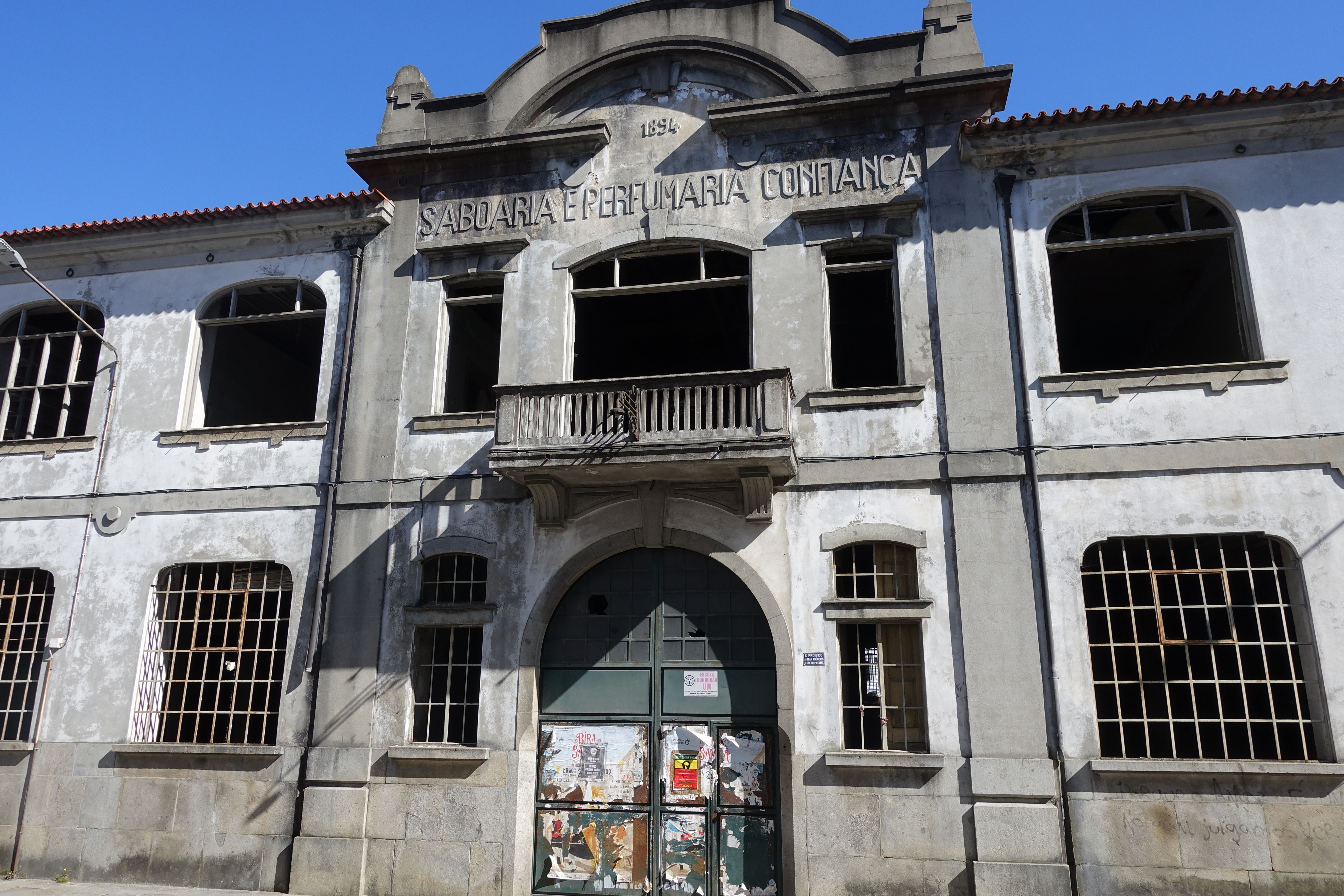 Imagem principal — Uma fábrica não se apaga para alojar estudantes